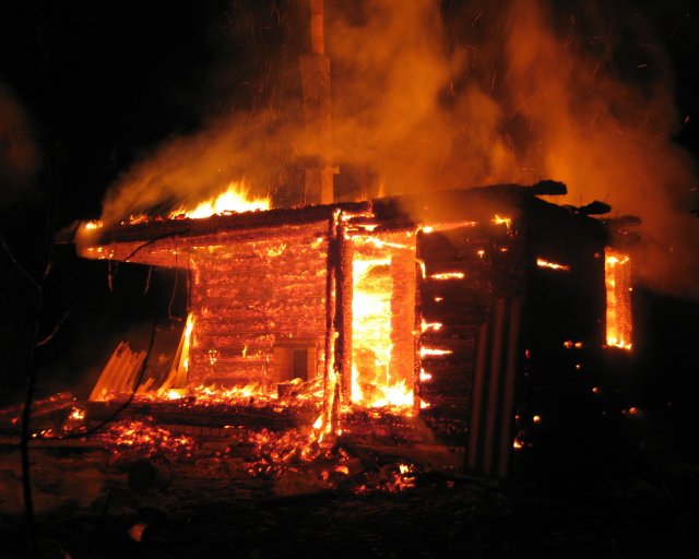 Дачника в Курганской области обвиняют в пожаре с пострадавшими