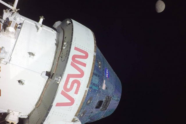 Космическая капсула "Орион" НАСА достигла Луны