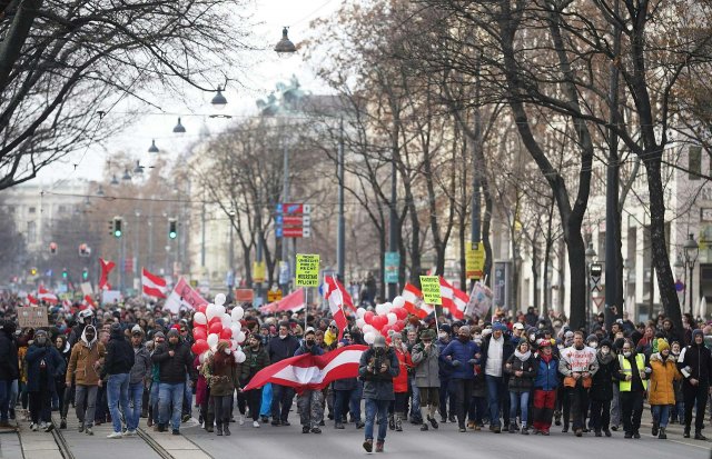 Более 400 тыс. работников в Австрии угрожают устроить забастовку во время праздников