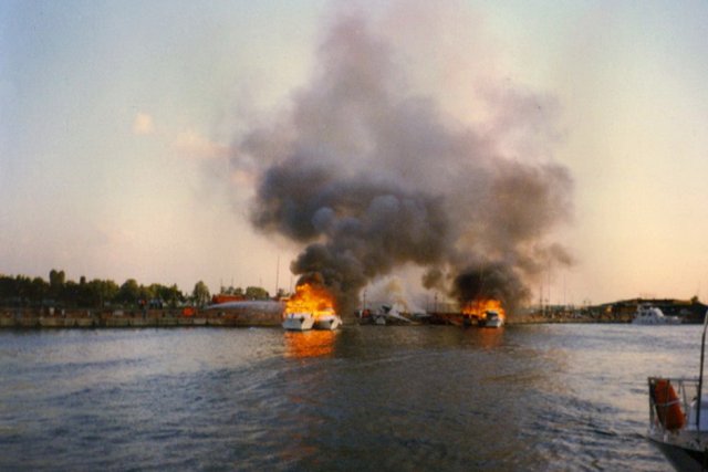 Пожар произошёл на судне на Борисовских прудах