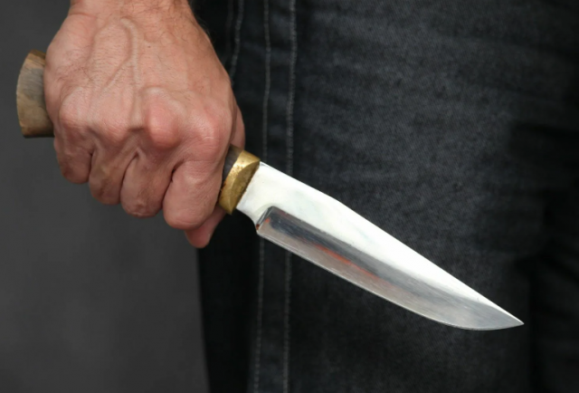 Мужчина в Кызыле ранил ножом своего внука