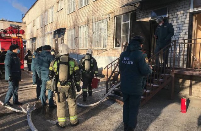 В Астрахани в жилом доме во время пожара скончался человек