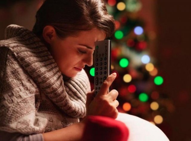 Психолог дала рекомендации о том, как побороть чувство одиночества и тоски во время новогодних праздников