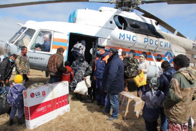 Жителей одного из Приморских сёл эвакуировали с помощью вертолёта