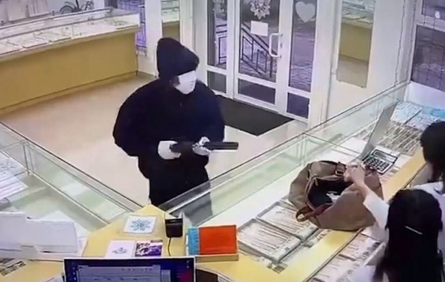 Ювелирный магазин в Москве ограбили на 1 млн рублей