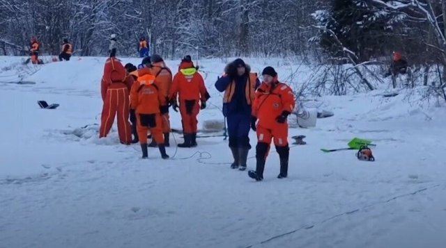 В Ленобласти на льду Невы было найдено тело мужчины в обгоревшей одежде