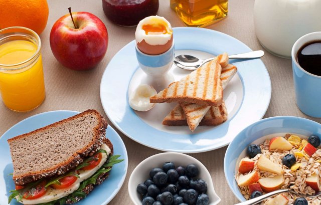 Диетолог назвала продукты, которые не рекомендуется есть на завтрак