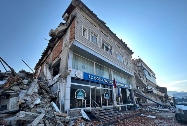 В Турции число жертв землетрясения превысило 20 тыс.