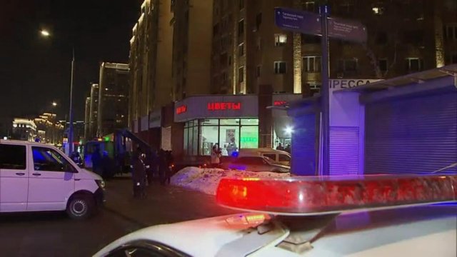 Злоумышленники в Москве захватили цветочный магазин и напали на полицейского