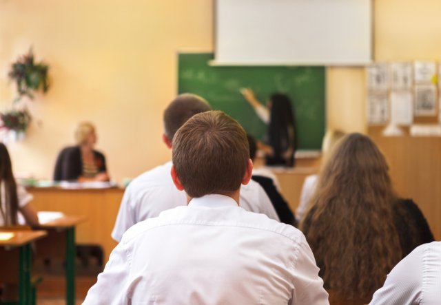 Ученицы 8 класса в Кузбассе устроили драку при учителе