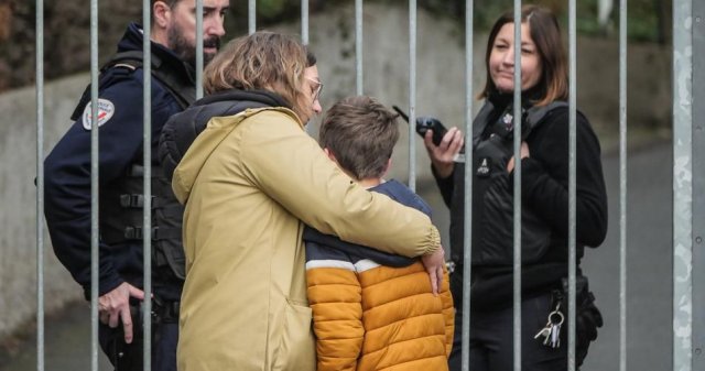 Ученик из Франции, который зарезал учительницу, заключён под стражу