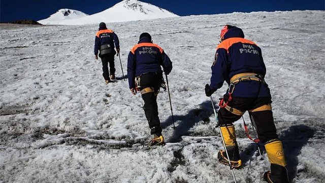 Туристам на Эльбрусе потребовалась помощь спасателей