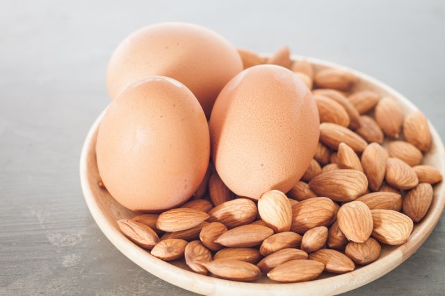 Эндокринолог предлагает яйца и орехи в качестве продуктов для похудения