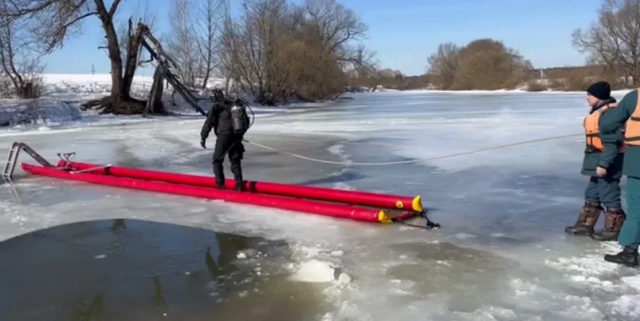 В Калужской области скончались школьники, провалившись под лёд