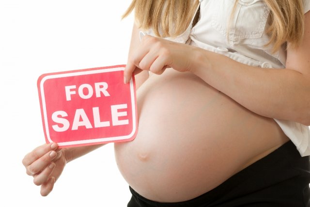 Испания предотвратила попытку суррогатной матери продать новорожденного бездетной паре