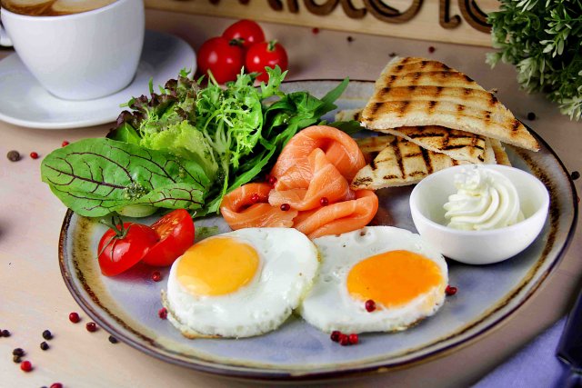 Нутрициолог дала рекомендации по выбору правильного и бодрящего завтрака