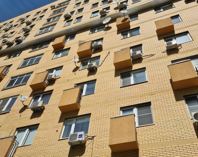 Ребёнок в Москве выпал из окна квартиры на 7 этаже
