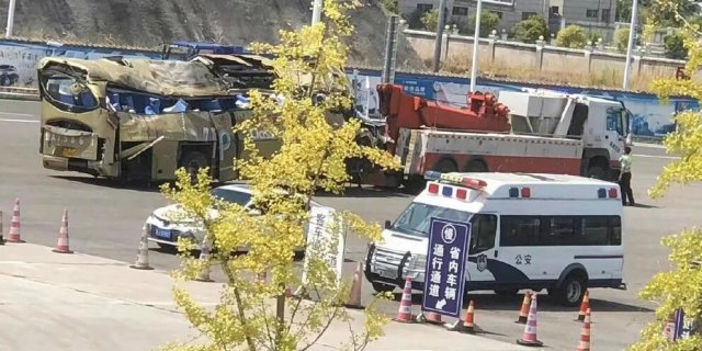 Автомобиль рухнул со скалы в Китае, унеся жизни 11 человек