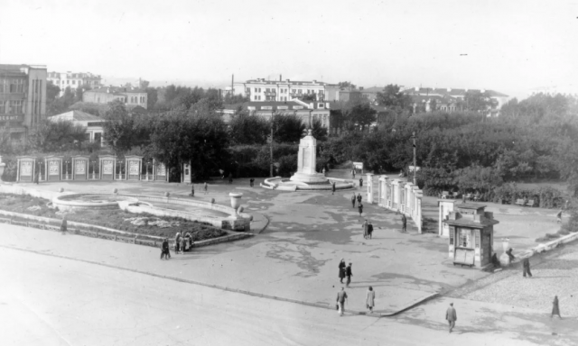 На исторической Первомайской площади Новосибирска началась реставрация