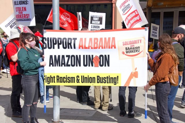 Штаб-квартира Amazon сталкивается с массовыми протестами сотрудников против использования ископаемого топлива для корпоративного транспорта