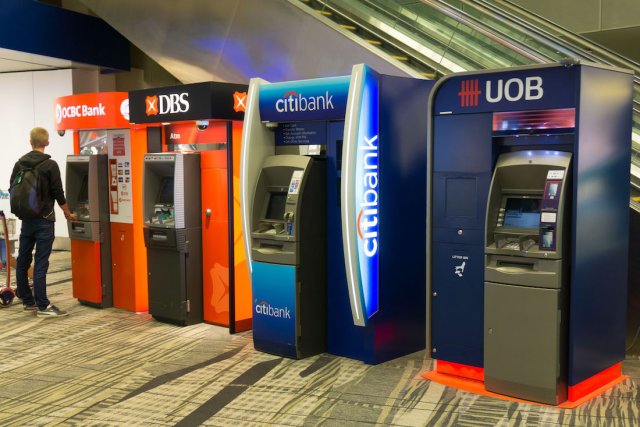 В Сингапуре установили специальные обучающие банкоматы для повышения финансовой грамотности детей