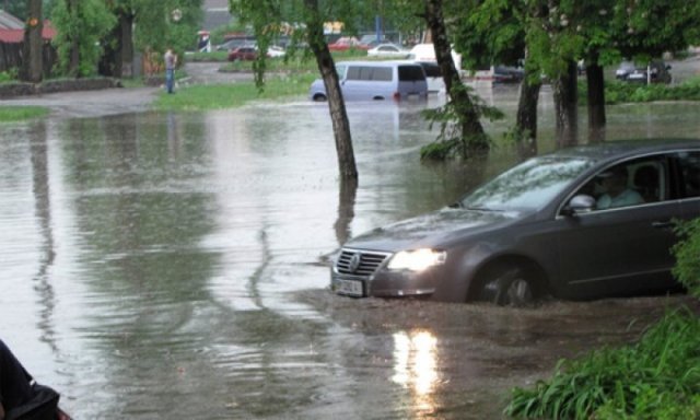 Смертельное ДТП в Северной Осетии: микроавтобус перевернулся во время сильного дождя