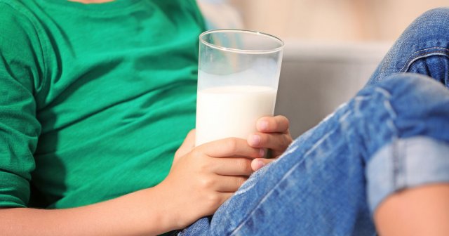 Гастроэнтеролог подчеркивает риски неправильного хранения молочных продуктов