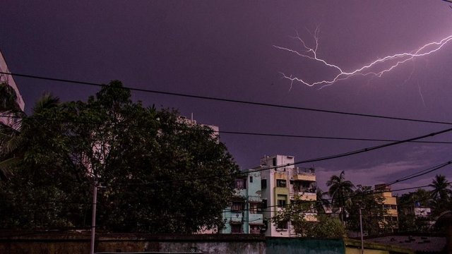 12 человек в Индии скончались от удара молнией
