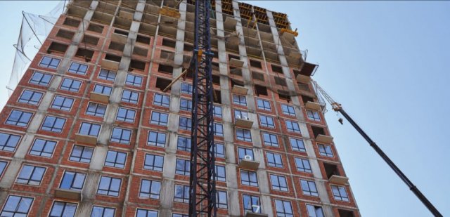 Начато расследование по факту смертельного падения рабочего с 19 этажа в Астрахани