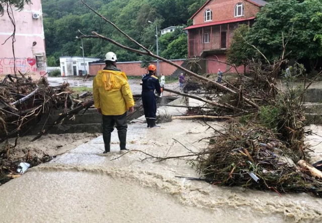 Туапсинский район получил гуманитарную помощь после проливных дождей