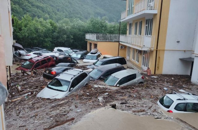 Трагическая находка: после разрушительного наводнения на Кубани нашли тело подростка
