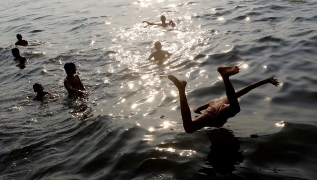 Инцидент с отравлением: 12 детей и взрослый госпитализированы после купания на Кубани