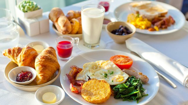 Утренний выбор: доктор рассказывает о еде на завтрак, которая борется с жиром