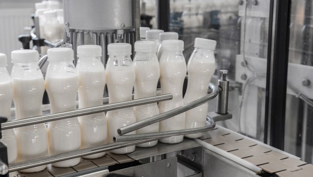 Казахстан вводит временный запрет на ввоз продукции Саратовского молочного комбината из-за несоответствия требованиям безопасности