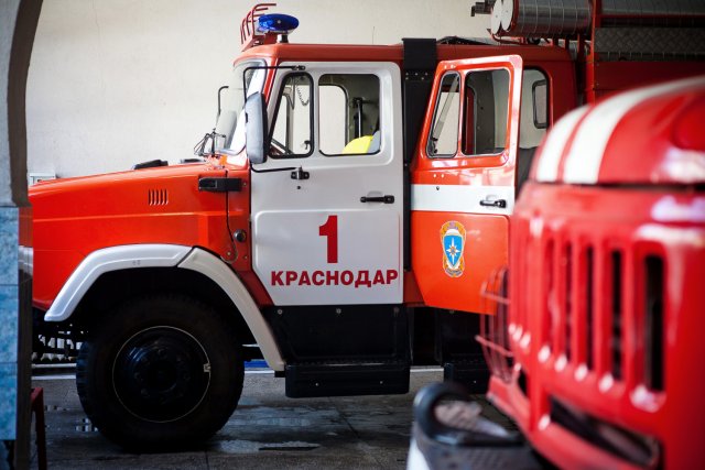 Крупный пожар произошёл в мясной лавке в Краснодаре