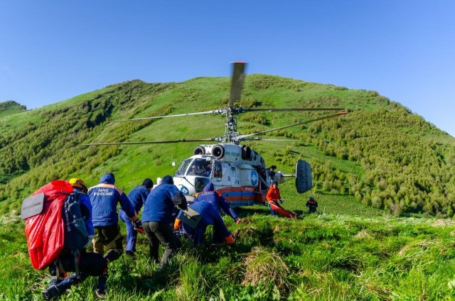 Эвакуация туриста вертолетом с Адыгейского перевала стала успешной спасательной операцией