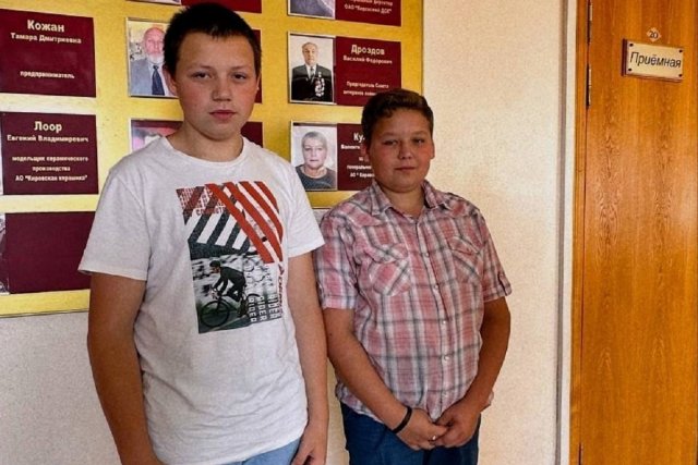 Двух юношей из Калуги наградили за спасение тонущего человека