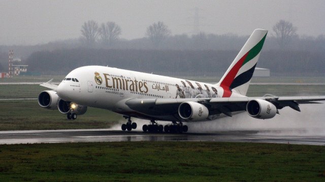 Авиакомпания Emirates опровергла данные о прекращении полетов в РФ