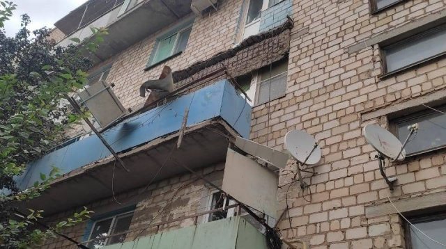 В Астраханской области в результате аварии на балконе пострадали двое
