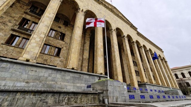Грузинский парламент отказался от введения ограничений на авиасообщение с РФ