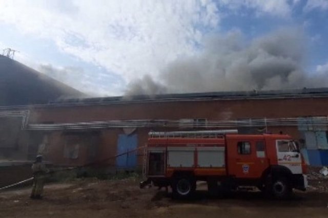 В Самаре на заброшенном заводе произошёл пожар