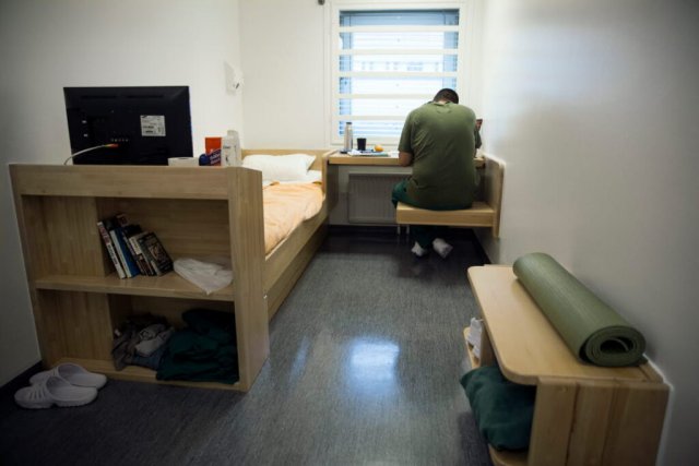 Тюрьмы для несовершеннолетних появятся в Швеции