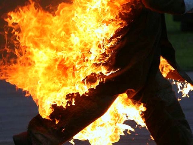 Житель Нижегородской области облил бензином и поджог сестру