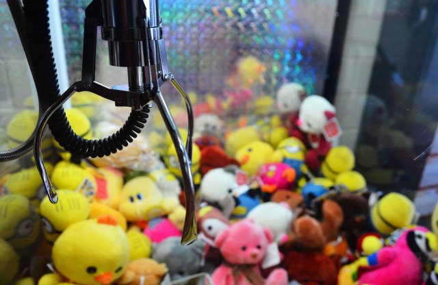 Житель Твери ограбил игрушечный автомат, похитив ценные вещи