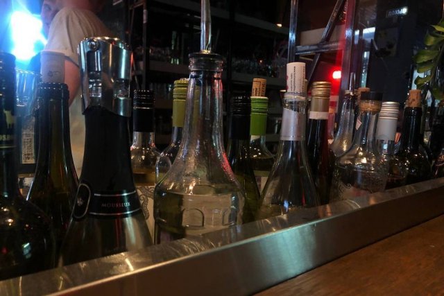 Сеть баров в Петербурге закрыли за незаконную продажу алкоголя