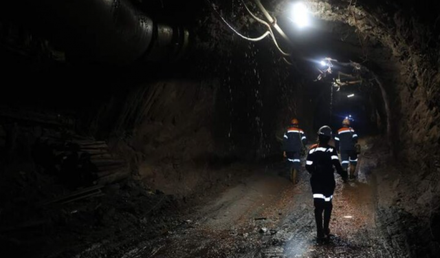 Поиски пропавших горняков продолжаются в Казахстане на шахте после взрыва