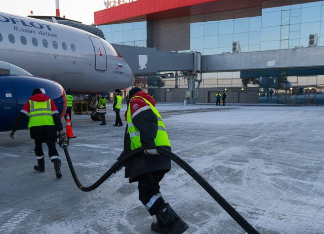 Самолёту по рейсу Москва-Челябинск пришлось кружить над городом из-за дождя