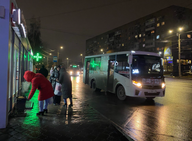 Инцидент под Омском: подростка выгнали из маршрутки за отказ уступить место пожилому пассажиру