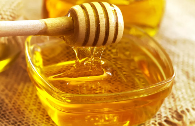 Врач рассказала, почему мёд может быть опасен для здоровья женщин