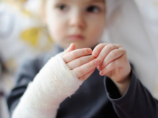 Ребёнок получил травмы во время игры на площадке в детском саду в Башкирии